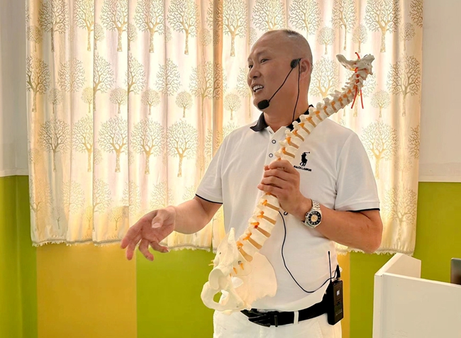龙港中医院脊柱健康中心主任李芳朋