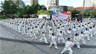 龙港500余名“银龄达人”秀太极，这场重阳盛宴活力爆棚！