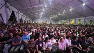 人山人海！原来是为了这一出～