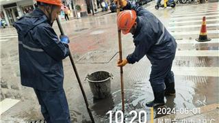 龙港水务紧急开展排水作业