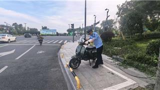 龙港：聚力整治人行道停车秩序 精细治理还路于民