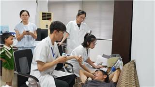 家门口的健康守护！30+医护团队为居民送上暖心义诊