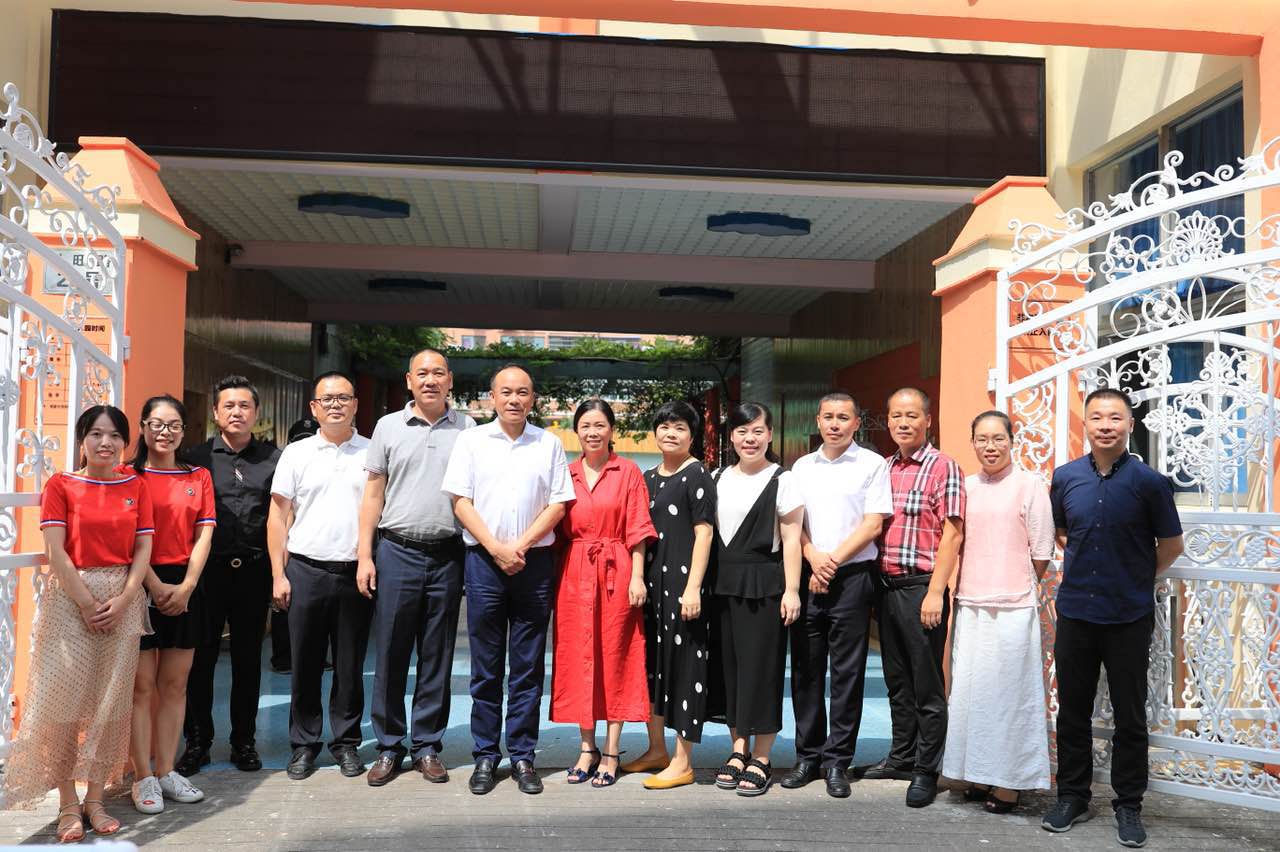 县委常委,镇委书记陈为来一行,先后走访了龙港巨人中学,白沙小学,龙港