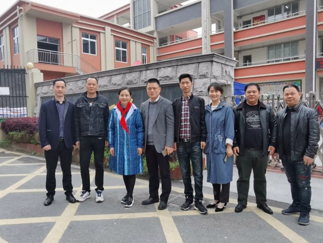知名女明星来到龙港市第十一小学