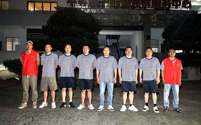 与“沙德尔”赛跑！龙港市海上蛟龙救援队连夜转移30余名老人