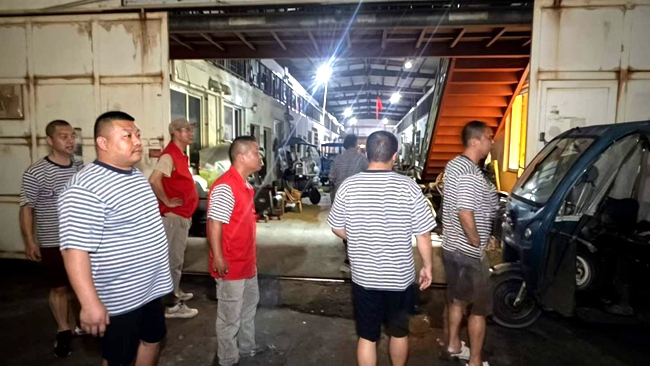 与“沙德尔”赛跑！龙港市海上蛟龙救援队连夜转移30余名老人