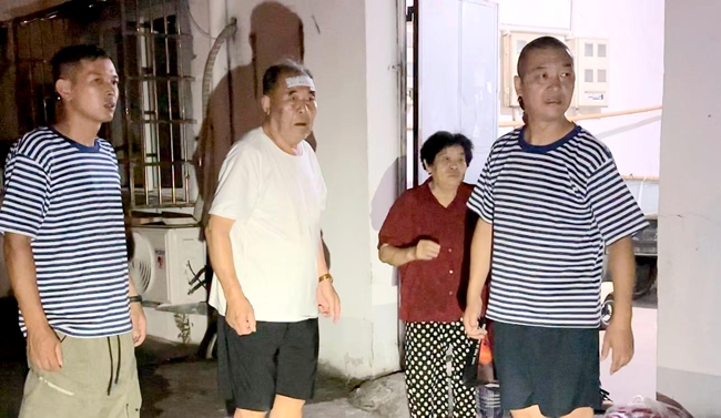 与“沙德尔”赛跑！龙港市海上蛟龙救援队连夜转移30余名老人