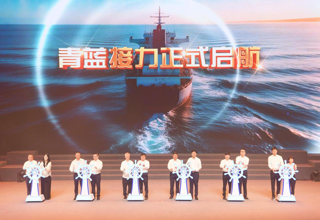 龙港人发展大会现场举行“青蓝接力”启航仪式。王晓莉 摄
