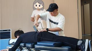 八旬老人脊柱不适夜难眠  医技保守矫正让她重展笑颜