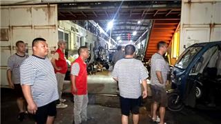 与“沙德尔”赛跑！龙港市海上蛟龙救援队连夜转移30余名老人